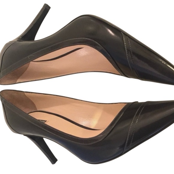 GIORGIO ARMANI BLack Leather, Pointed Toe Asymetric Vamp Pumps Wm Sz 39.5 Italy - Picture 11 of 12